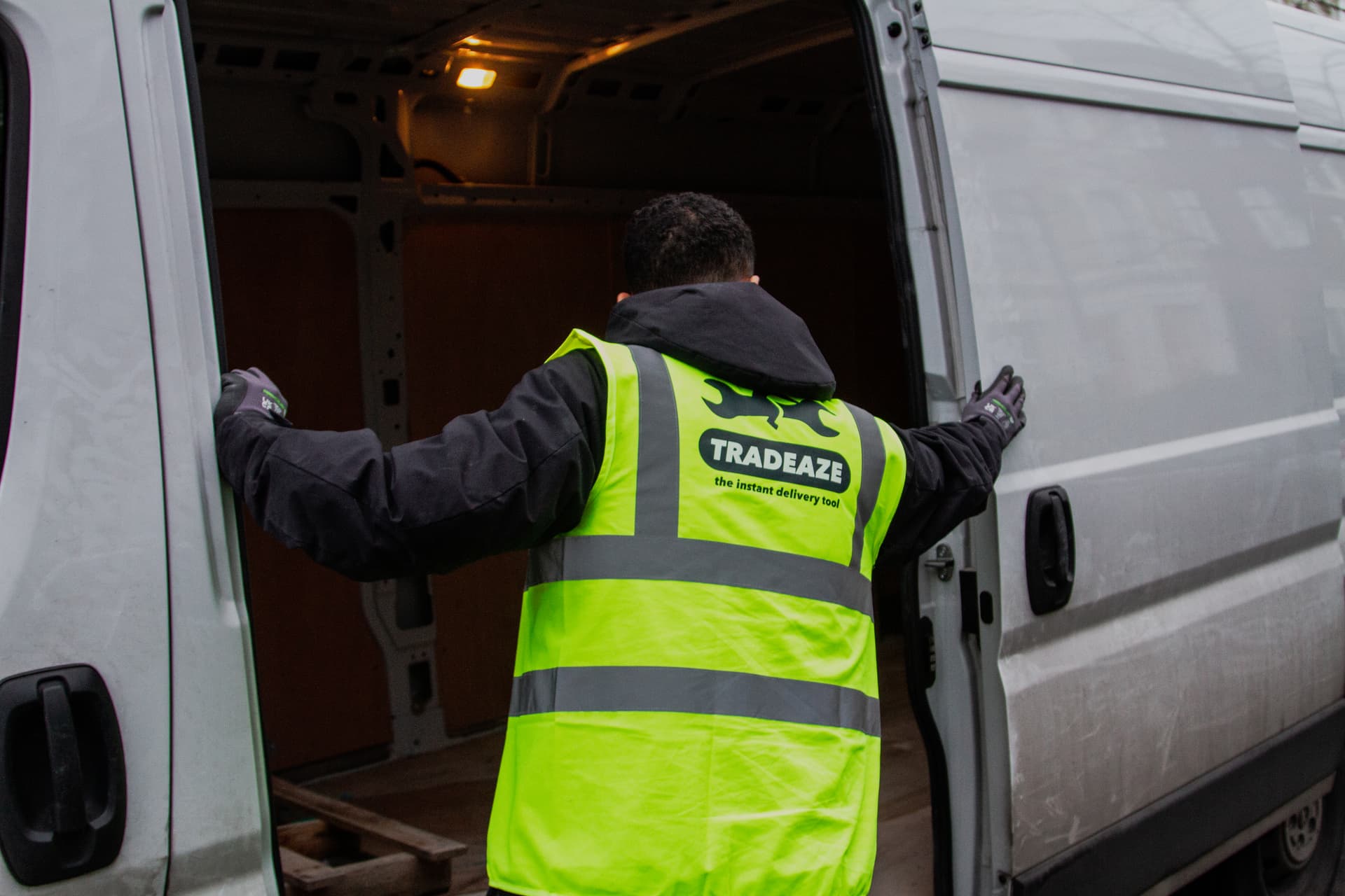 tradeaze-driver-image